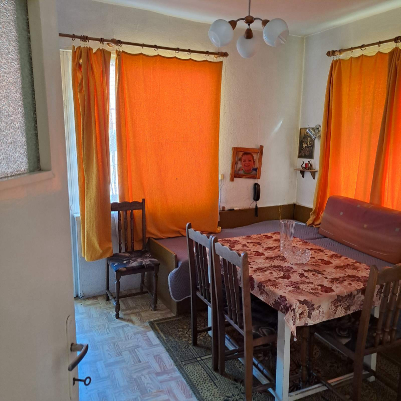 Продава  Етаж от къща град Кюстендил , Център , 130 кв.м | 24508830 - изображение [8]